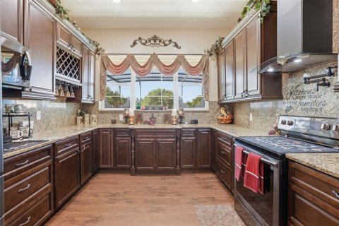 House in Clermont, Florida 6 bedrooms, 361.85 sq.m. № 2104623 - photo 27