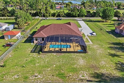 House in Clermont, Florida 6 bedrooms, 361.85 sq.m. № 2104623 - photo 4