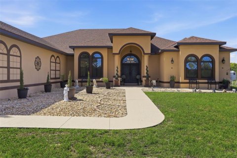 House in Clermont, Florida 6 bedrooms, 361.85 sq.m. № 2104623 - photo 5