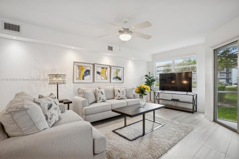 Copropriété à vendre à Pembroke Pines, Floride: 1 chambre, 97.08 m2 № 1975572 - photo 4