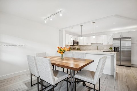 Copropriété à vendre à Pembroke Pines, Floride: 1 chambre, 97.08 m2 № 1975572 - photo 6