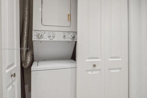 Copropriété à vendre à Pembroke Pines, Floride: 1 chambre, 97.08 m2 № 1975572 - photo 12