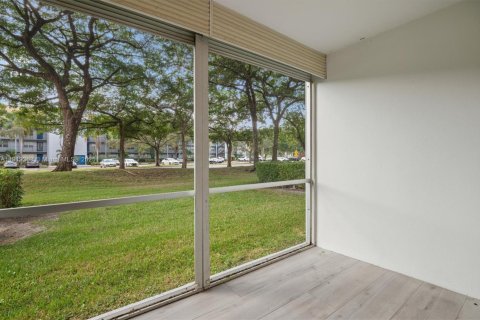 Copropriété à vendre à Pembroke Pines, Floride: 1 chambre, 97.08 m2 № 1975572 - photo 13