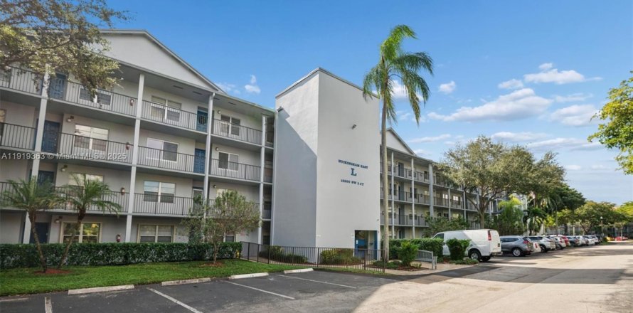 Studio à Condo à Pembroke Pines, Floride  № 1975572