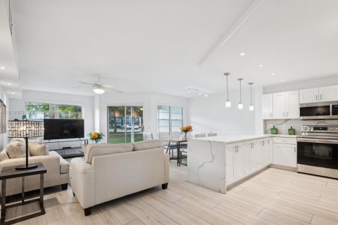Copropriété à vendre à Pembroke Pines, Floride: 1 chambre, 97.08 m2 № 1975572 - photo 3
