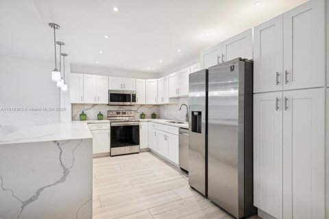 Copropriété à vendre à Pembroke Pines, Floride: 1 chambre, 97.08 m2 № 1975572 - photo 7