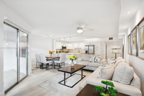 Copropriété à vendre à Pembroke Pines, Floride: 1 chambre, 97.08 m2 № 1975572 - photo 5