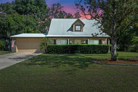 House in DeLand, Florida 3 bedrooms, 175.03 sq.m. № 1898977 - photo 1