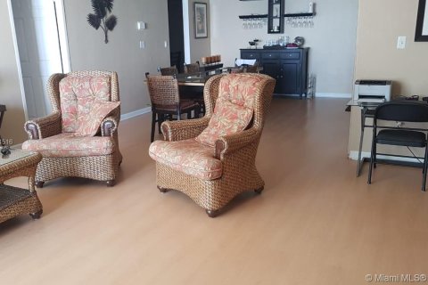 Condo in Hollywood, Florida, 1 bedroom  № 2038096 - photo 5