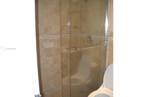 Condo in Hollywood, Florida, 1 bedroom  № 2038096 - photo 11