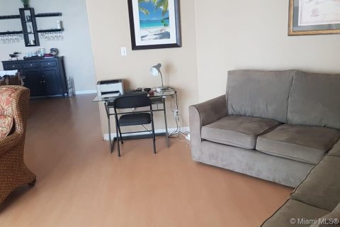 Condo in Hollywood, Florida, 1 bedroom  № 2038096 - photo 8