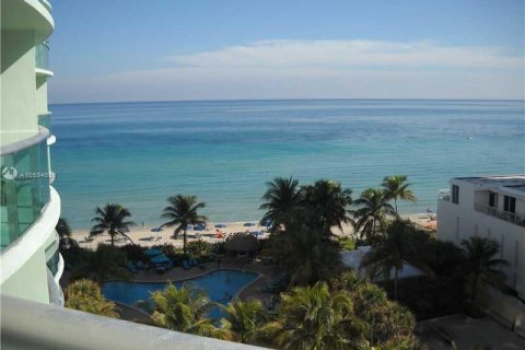 Condo in Hollywood, Florida, 1 bedroom  № 2038096