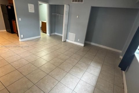 Condominio en alquiler en Plantation, Florida, 38.09 m2 № 2047075 - foto 11