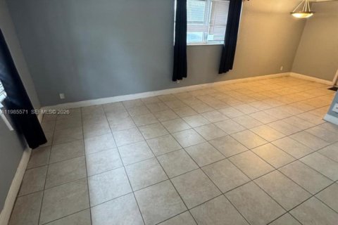 Condominio en alquiler en Plantation, Florida, 38.09 m2 № 2047075 - foto 8