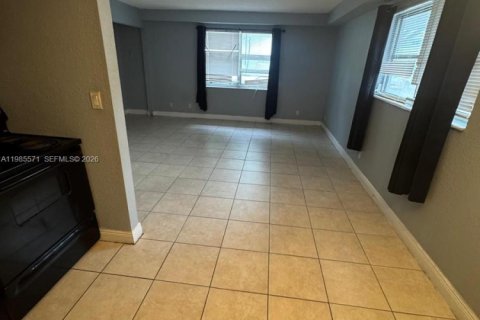 Condominio en alquiler en Plantation, Florida, 38.09 m2 № 2047075 - foto 3