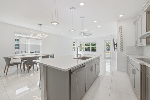 Villa ou maison à louer à Deerfield Beach, Floride: 4 chambres, 202.43 m2 № 2411792 - photo 15