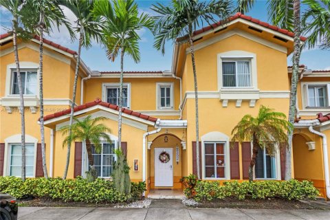 Adosado en alquiler en Doral, Florida, 3 dormitorios, 135.82 m2 № 1949472 - foto 1