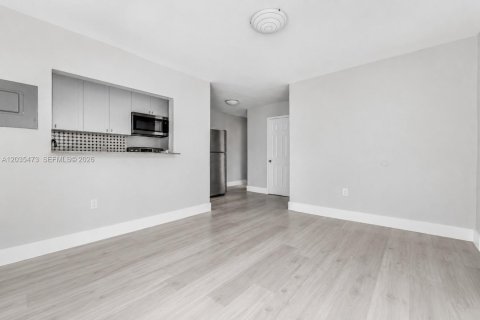 Apartamento en alquiler en South Miami, Florida, 2 dormitorios № 2085896 - foto 6