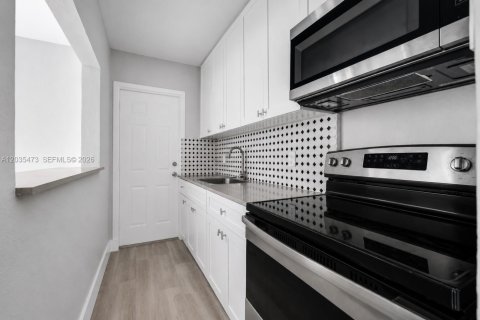 Apartamento en alquiler en South Miami, Florida, 2 dormitorios № 2085896 - foto 9