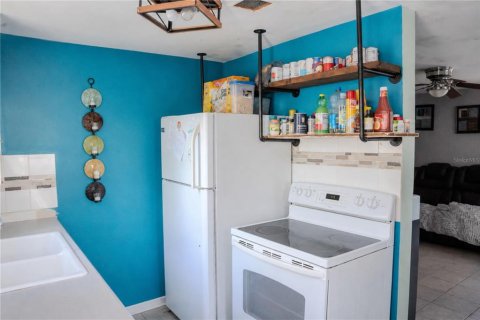Commercial property in Dunedin, Florida 4 bedrooms, 129.32 sq.m. № 2209788 - photo 10