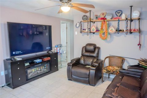 Commercial property in Dunedin, Florida 4 bedrooms, 129.32 sq.m. № 2209788 - photo 8