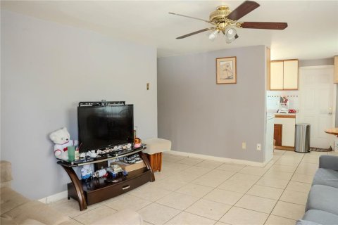 Commercial property in Dunedin, Florida 4 bedrooms, 129.32 sq.m. № 2209788 - photo 2