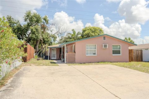 Propiedad comercial en Dunedin, Florida 4 dormitorios, 129.32 m2 № 2209788