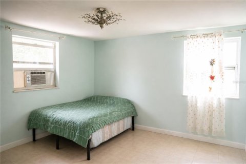 Commercial property in Dunedin, Florida 4 bedrooms, 129.32 sq.m. № 2209788 - photo 12