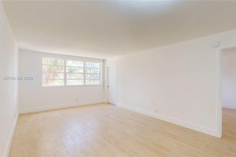 Condo in Hallandale Beach, Florida, 1 bedroom  № 2189964 - photo 26