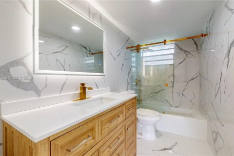 Condo in Hallandale Beach, Florida, 1 bedroom  № 2189964 - photo 19