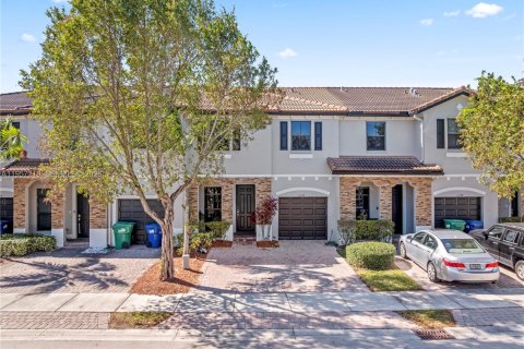 Adosado en Homestead, Florida 3 dormitorios, 147.44 m2 № 2011422