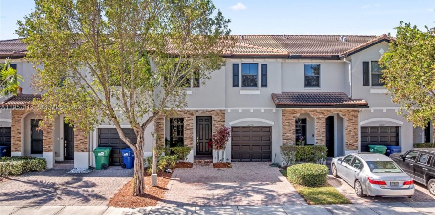 Adosado en Homestead, Florida 3 dormitorios, 147.44 m2 № 2011422