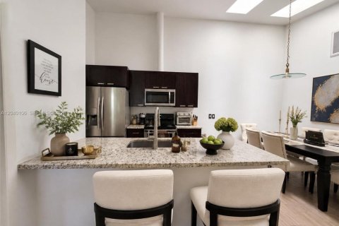 House in Sunrise, Florida 2 bedrooms, 88.63 sq.m. № 2086449