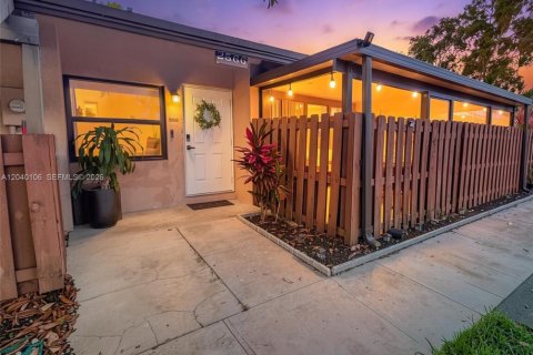House in Sunrise, Florida 2 bedrooms, 88.63 sq.m. № 2086449 - photo 13