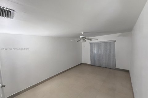 House in Sunrise, Florida 2 bedrooms, 88.63 sq.m. № 2086449 - photo 9