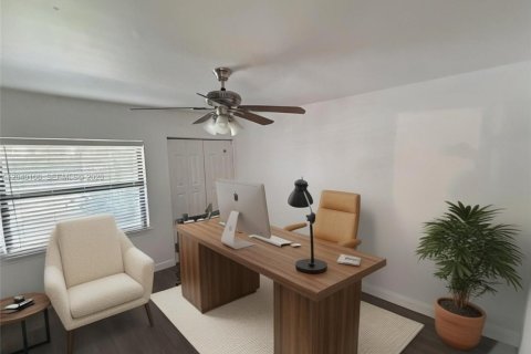 House in Sunrise, Florida 2 bedrooms, 88.63 sq.m. № 2086449 - photo 10