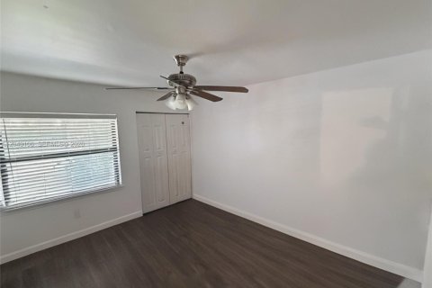 House in Sunrise, Florida 2 bedrooms, 88.63 sq.m. № 2086449 - photo 11