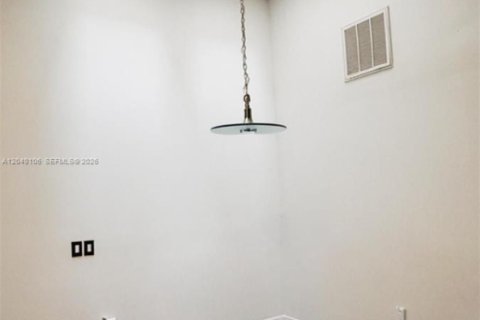 House in Sunrise, Florida 2 bedrooms, 88.63 sq.m. № 2086449 - photo 6