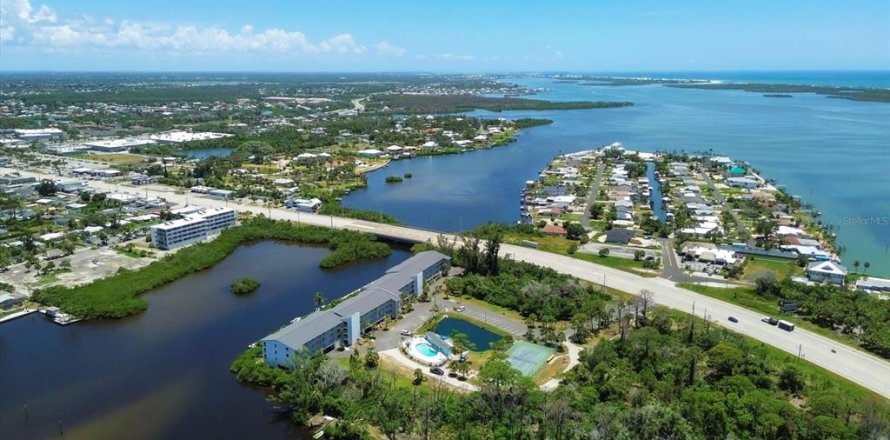 Condominio en Englewood, Florida, 2 dormitorios  № 1883636
