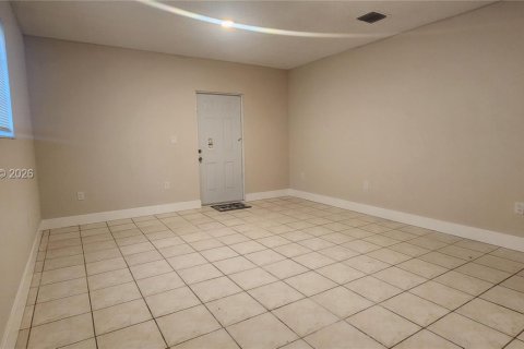 Villa ou maison à louer à Hallandale Beach, Floride: 3 chambres, 413.23 m2 № 2047929 - photo 23