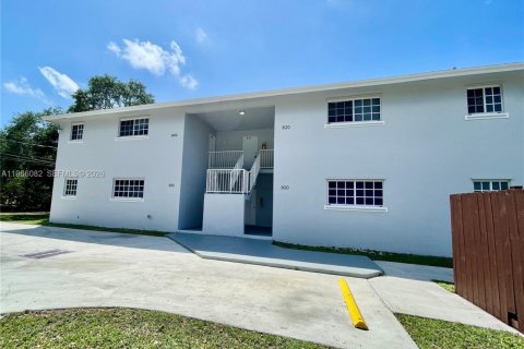 Villa ou maison à louer à Hallandale Beach, Floride: 3 chambres, 413.23 m2 № 2047929 - photo 3