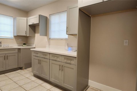 Villa ou maison à louer à Hallandale Beach, Floride: 3 chambres, 413.23 m2 № 2047929 - photo 5