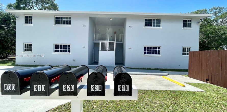 Villa ou maison à Hallandale Beach, Floride 3 chambres, 413.23 m2 № 2047929