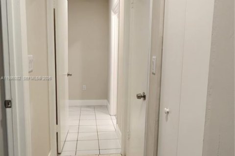 Villa ou maison à louer à Hallandale Beach, Floride: 3 chambres, 413.23 m2 № 2047929 - photo 15