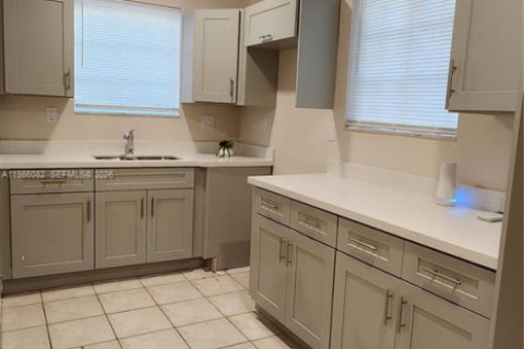 Villa ou maison à louer à Hallandale Beach, Floride: 3 chambres, 413.23 m2 № 2047929 - photo 6