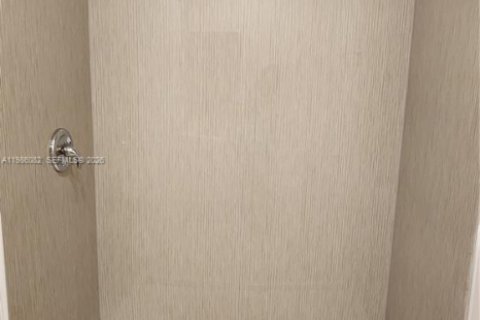 Villa ou maison à louer à Hallandale Beach, Floride: 3 chambres, 413.23 m2 № 2047929 - photo 20