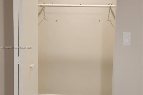 Villa ou maison à louer à Hallandale Beach, Floride: 3 chambres, 413.23 m2 № 2047929 - photo 18