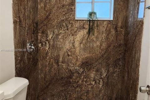 Villa ou maison à louer à Hallandale Beach, Floride: 3 chambres, 413.23 m2 № 2047929 - photo 8