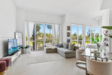 Condominio en alquiler en Miami, Florida, 1 dormitorio, 92.9 m2 № 1972318 - foto 10