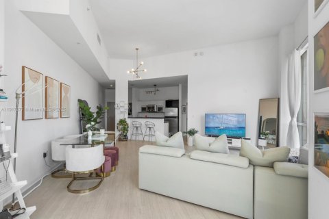 Condominio en alquiler en Miami, Florida, 1 dormitorio, 92.9 m2 № 1972318 - foto 6